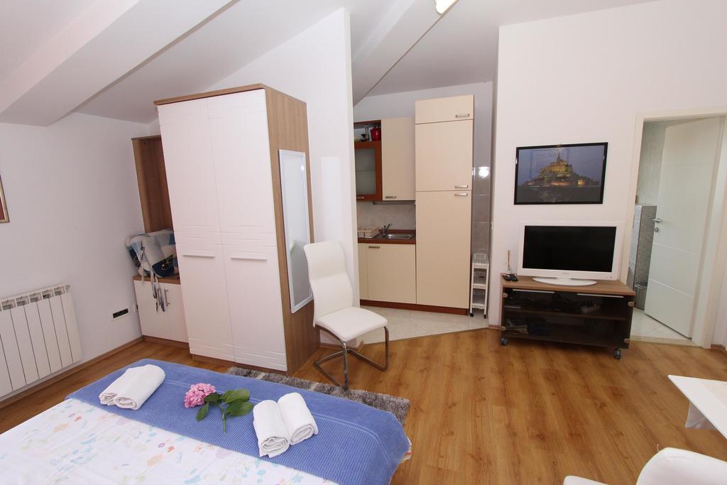 Apartments Tanja ロヴィニ エクステリア 写真