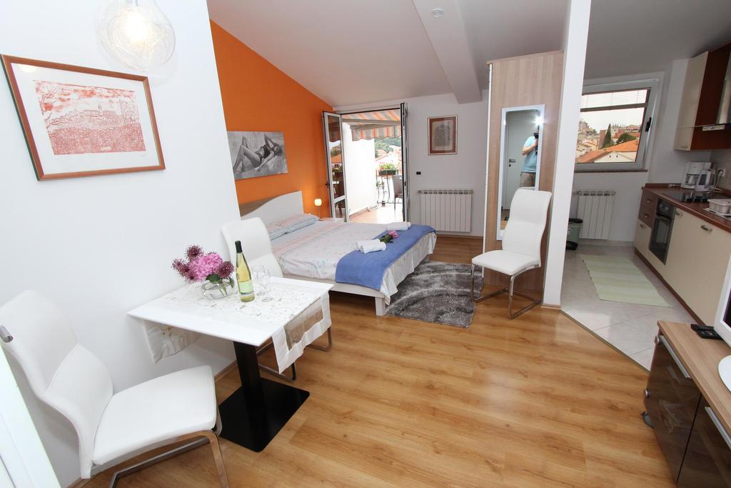 Apartments Tanja ロヴィニ エクステリア 写真