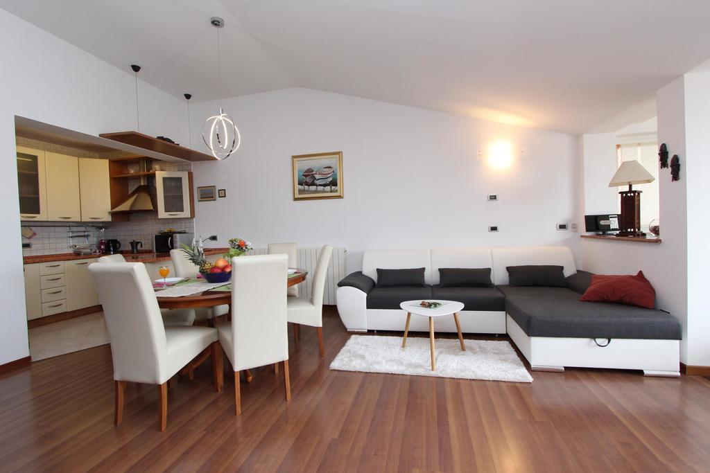 Apartments Tanja ロヴィニ エクステリア 写真
