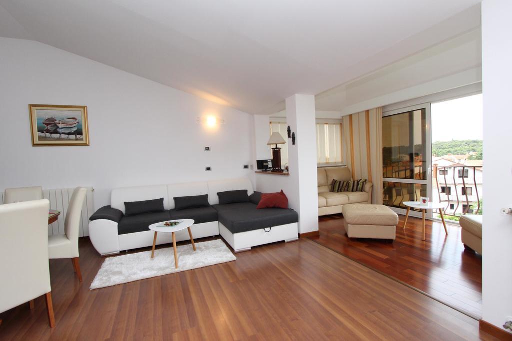Apartments Tanja ロヴィニ エクステリア 写真