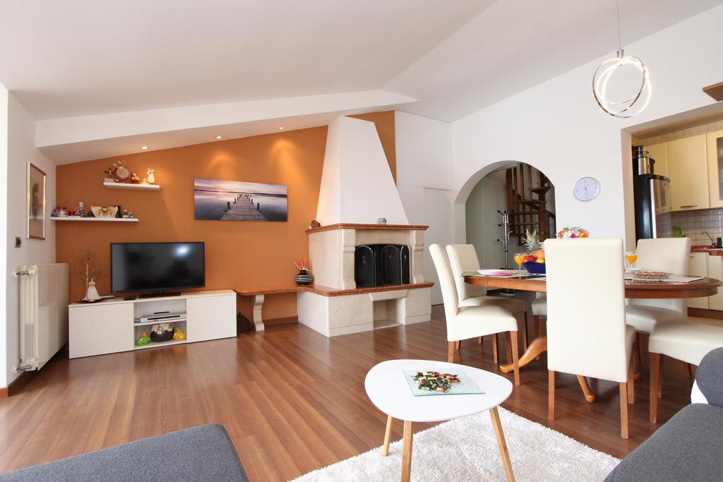 Apartments Tanja ロヴィニ エクステリア 写真