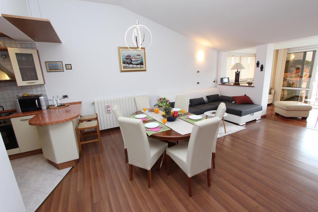 Apartments Tanja ロヴィニ エクステリア 写真