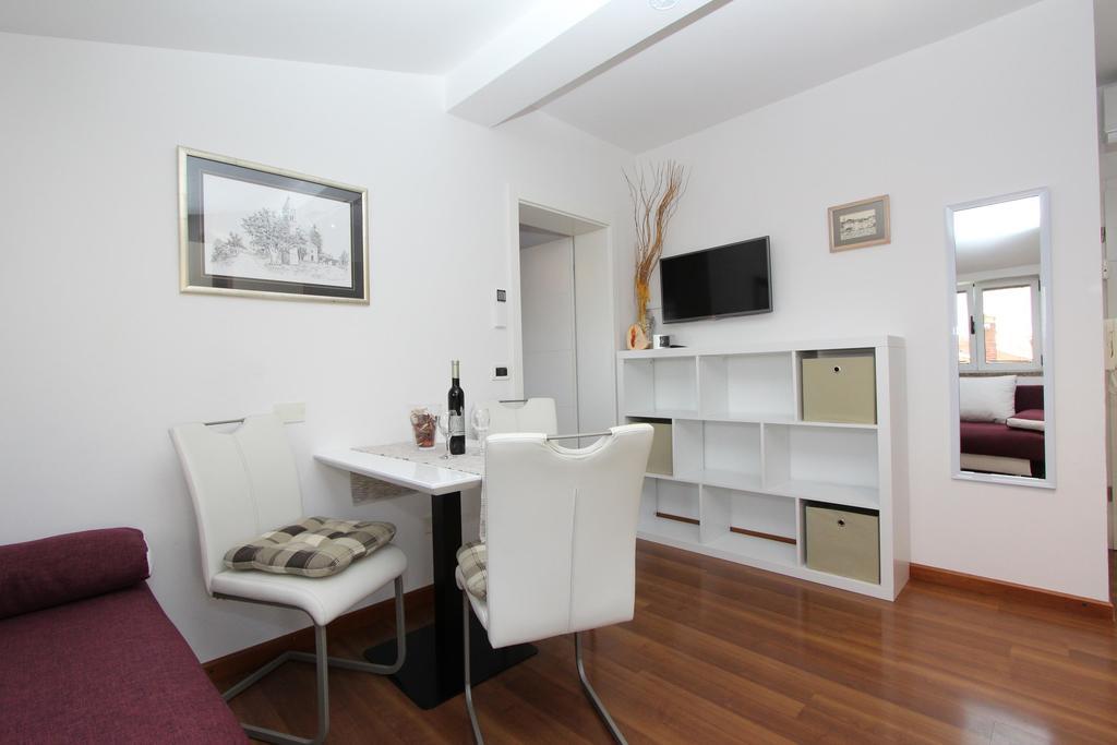 Apartments Tanja ロヴィニ 部屋 写真