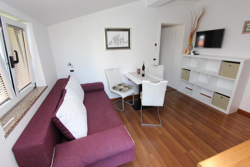 Apartments Tanja ロヴィニ エクステリア 写真